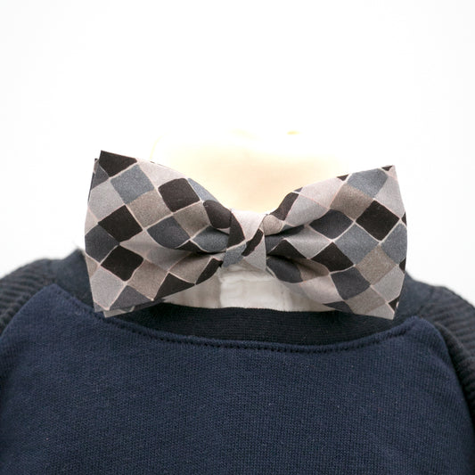 Kinderfliege, gebunden, Kachelmuster in schwarz/grau