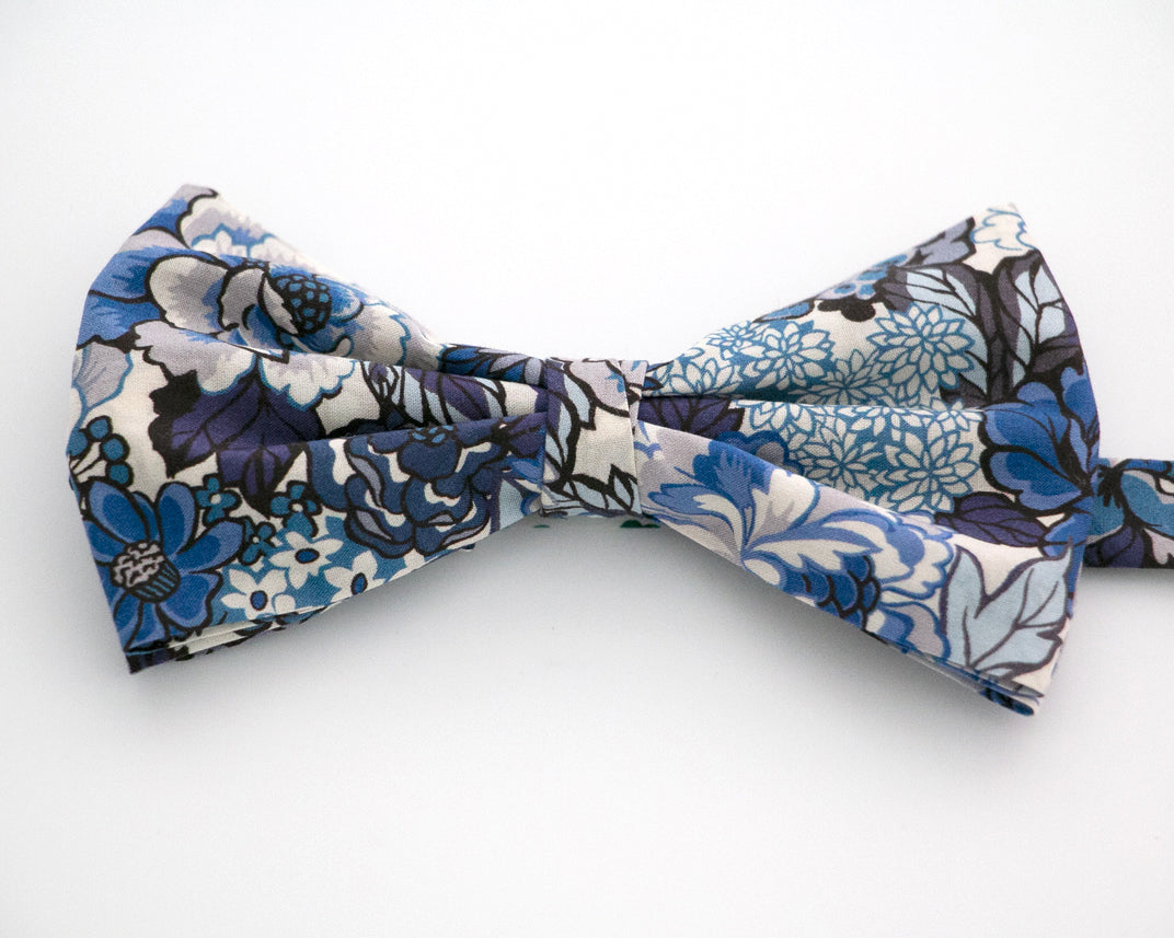 Herrenfliege Flor "Royal Peony blau", gebunden