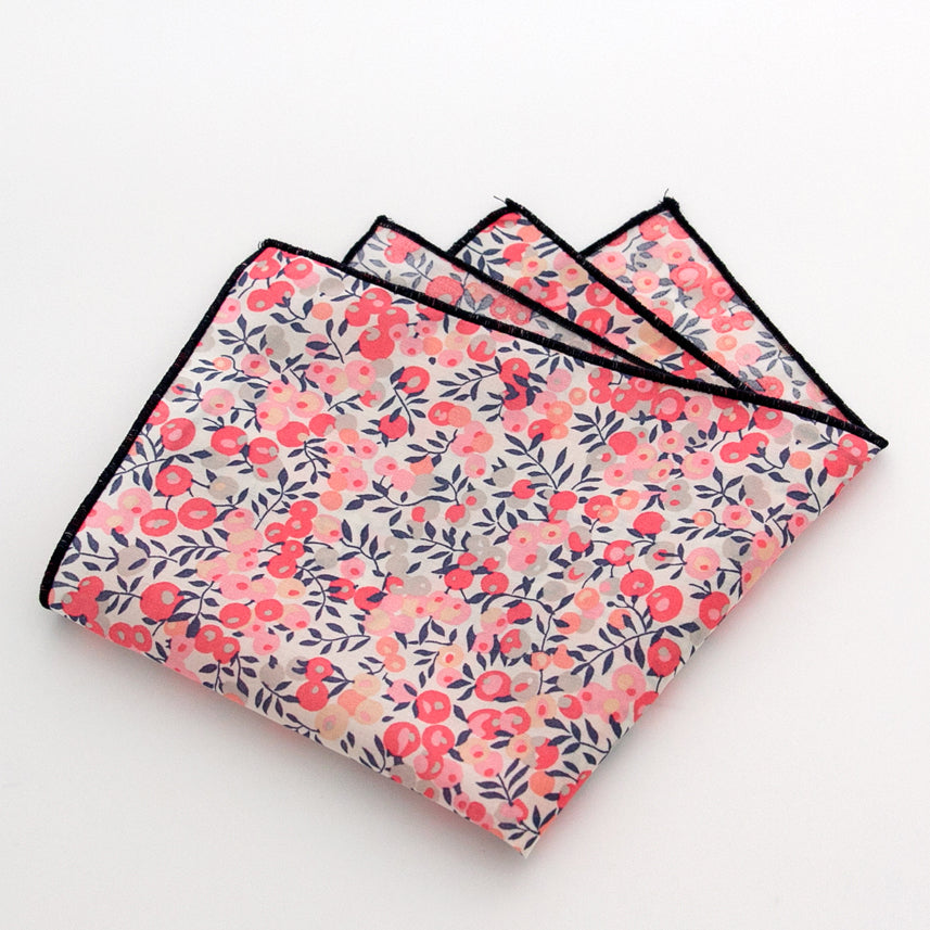 Einstecktuch 28x28cm, pinkige Früchte und blaue Zweige auf weissem Hintergrund, dunkelblauer Rand