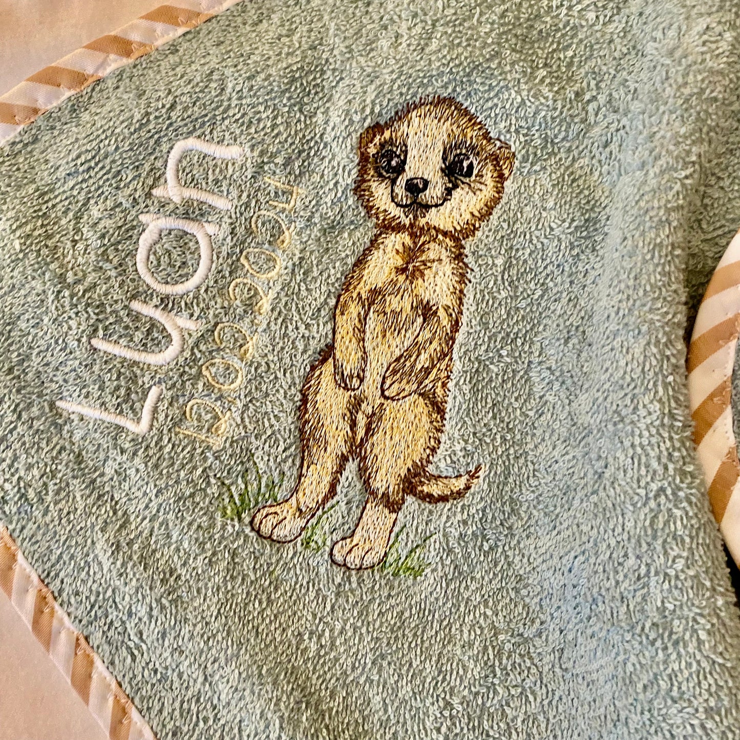 Personalisiertes Kapuzen-Badetuch für Babys (Haifisch, Hase, Schaf)