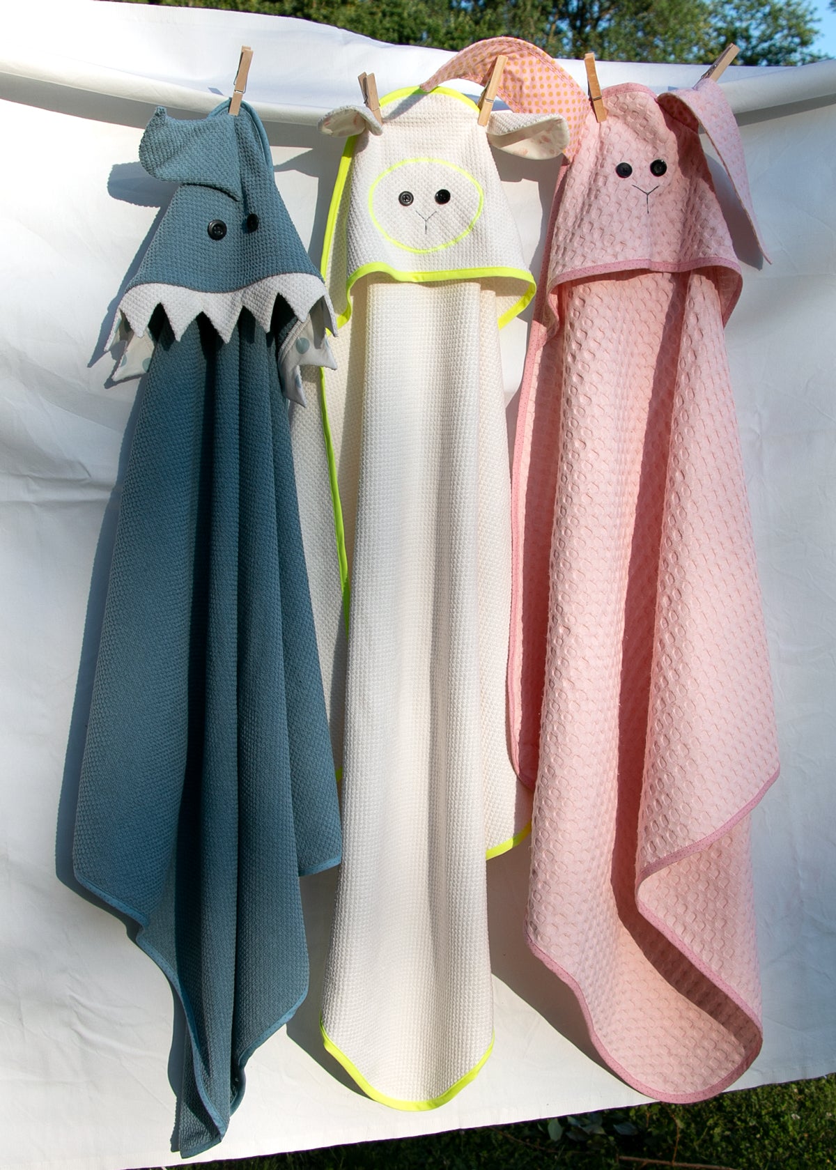 Personalisiertes Kapuzen-Badetuch für Babys (Haifisch, Hase, Schaf)