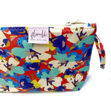 Lade das Bild in den Galerie-Viewer, Necessaire Florencia &quot;Treloyhan&quot; (Liberty)

