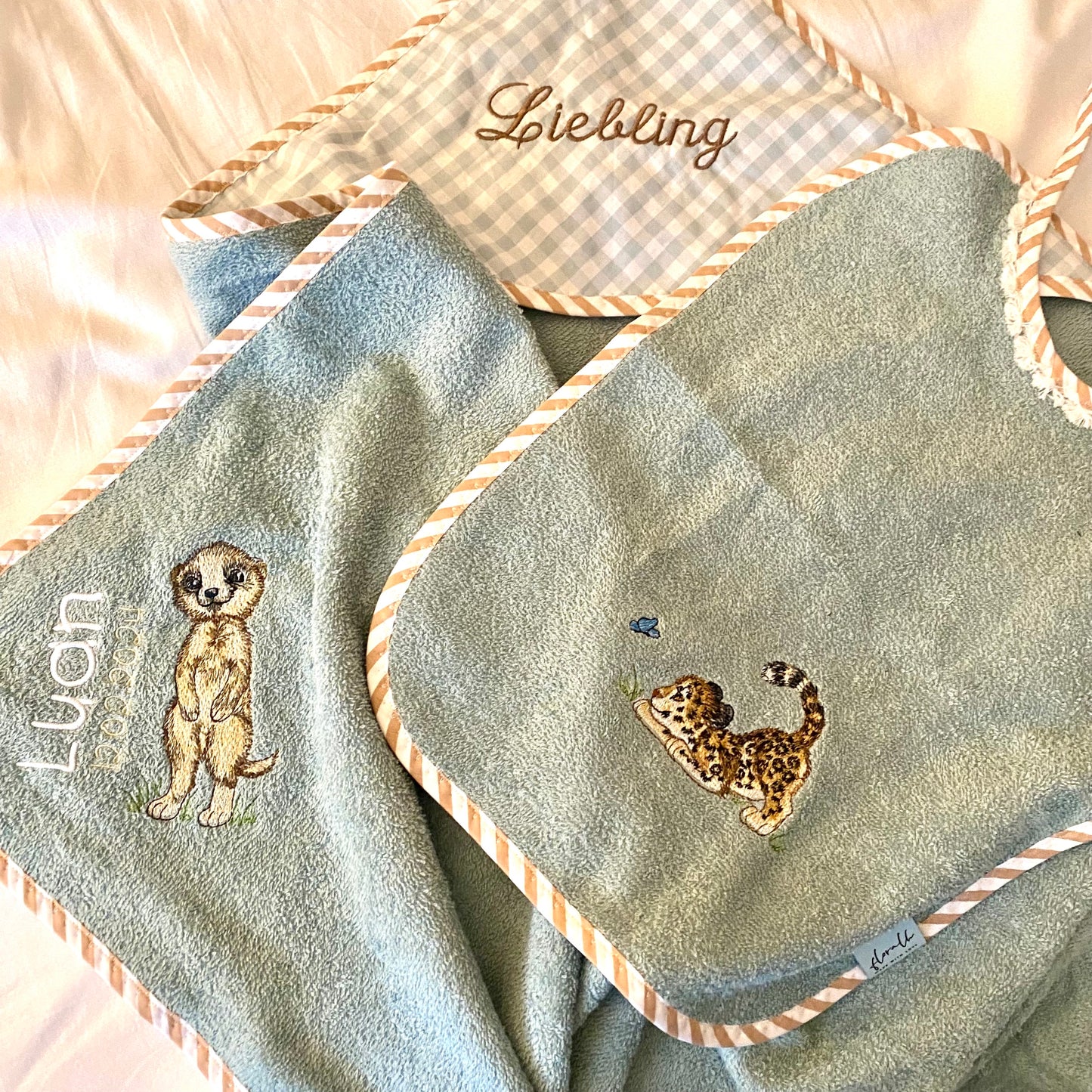 Personalisiertes Kapuzen-Badetuch für Babys (Haifisch, Hase, Schaf)